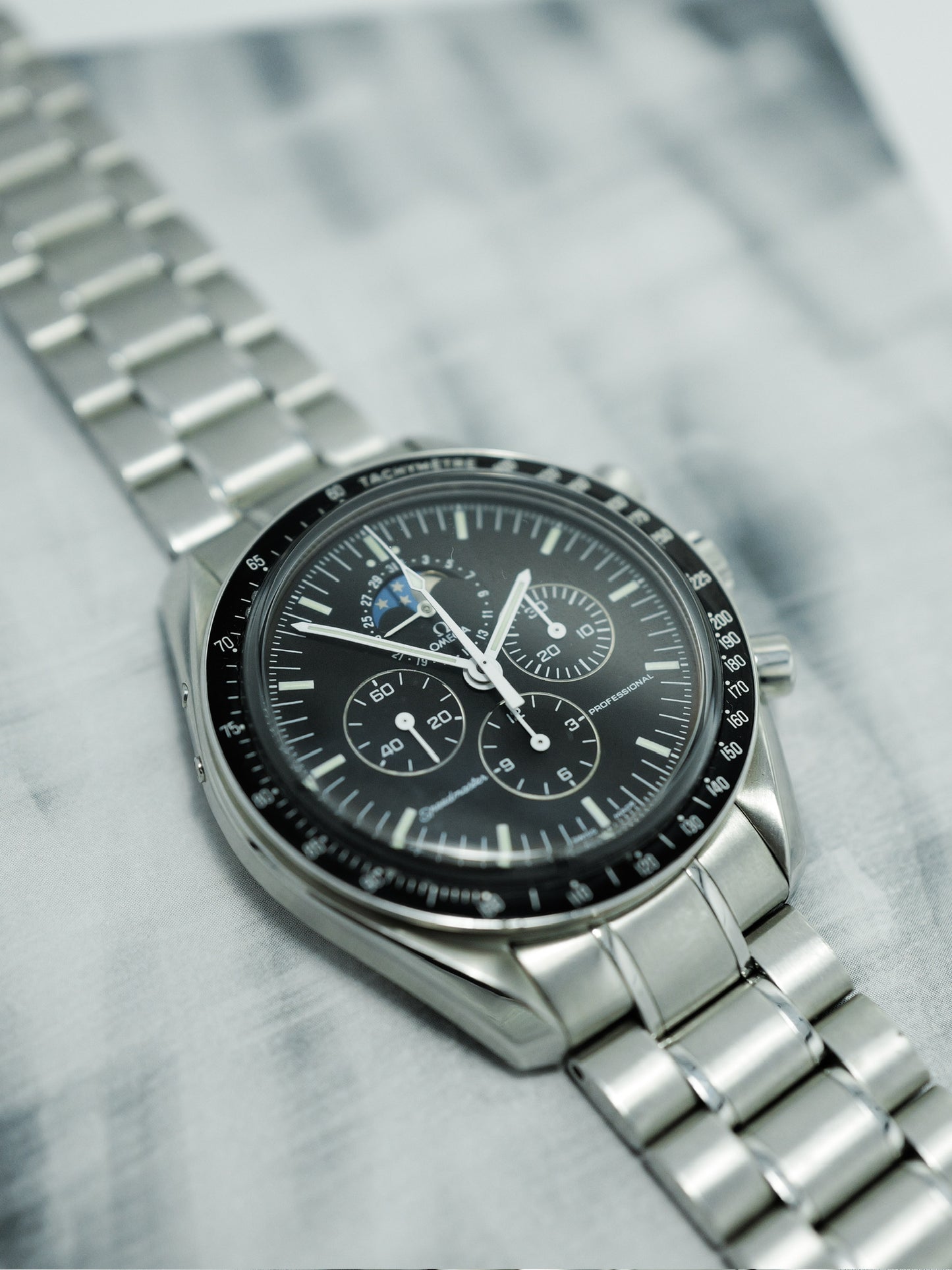 OMEGA SPEEDMASTER PROFESSIONAL MOON WATCH