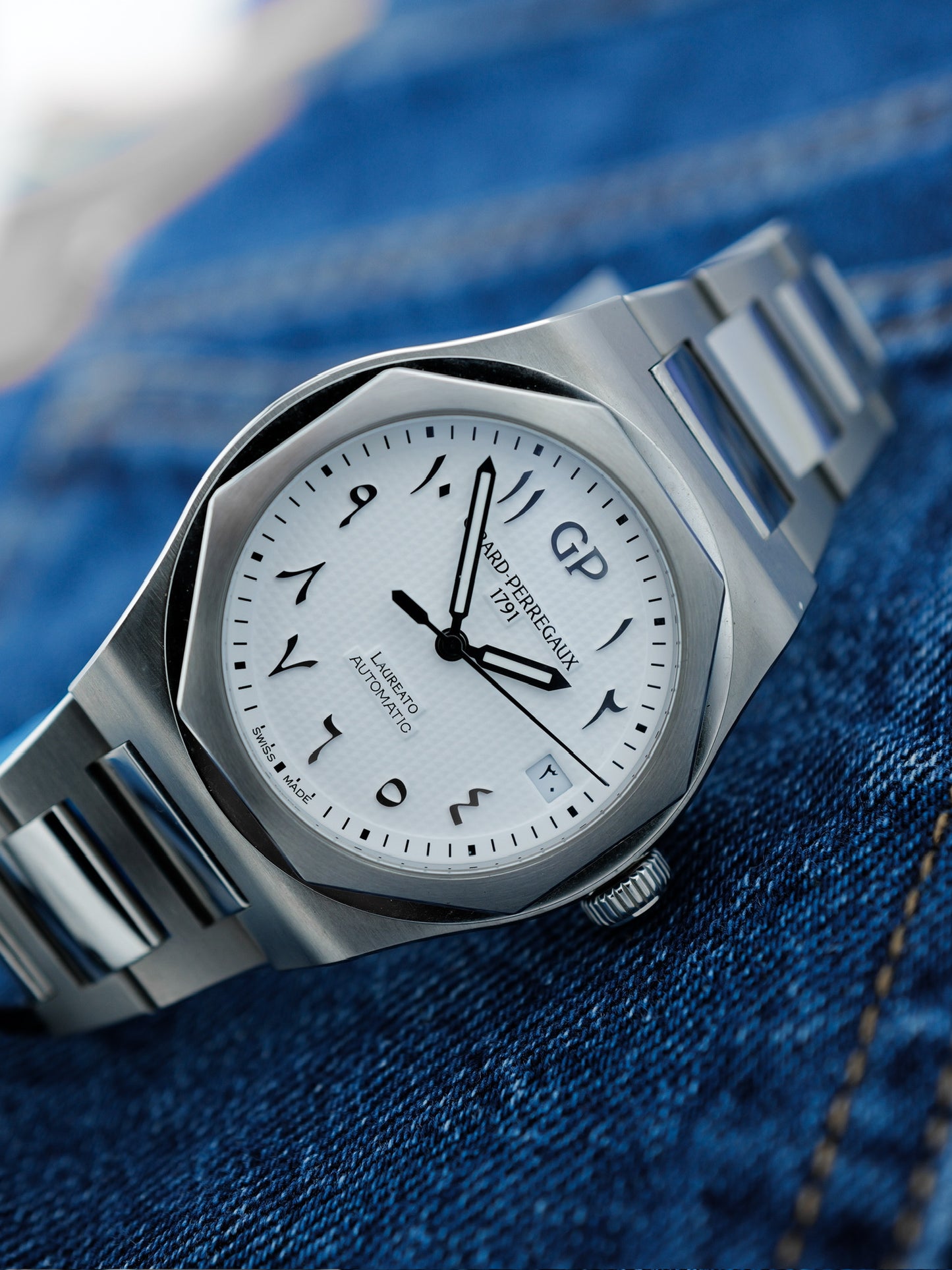 GIRARD PERREGAUX LAUREATO